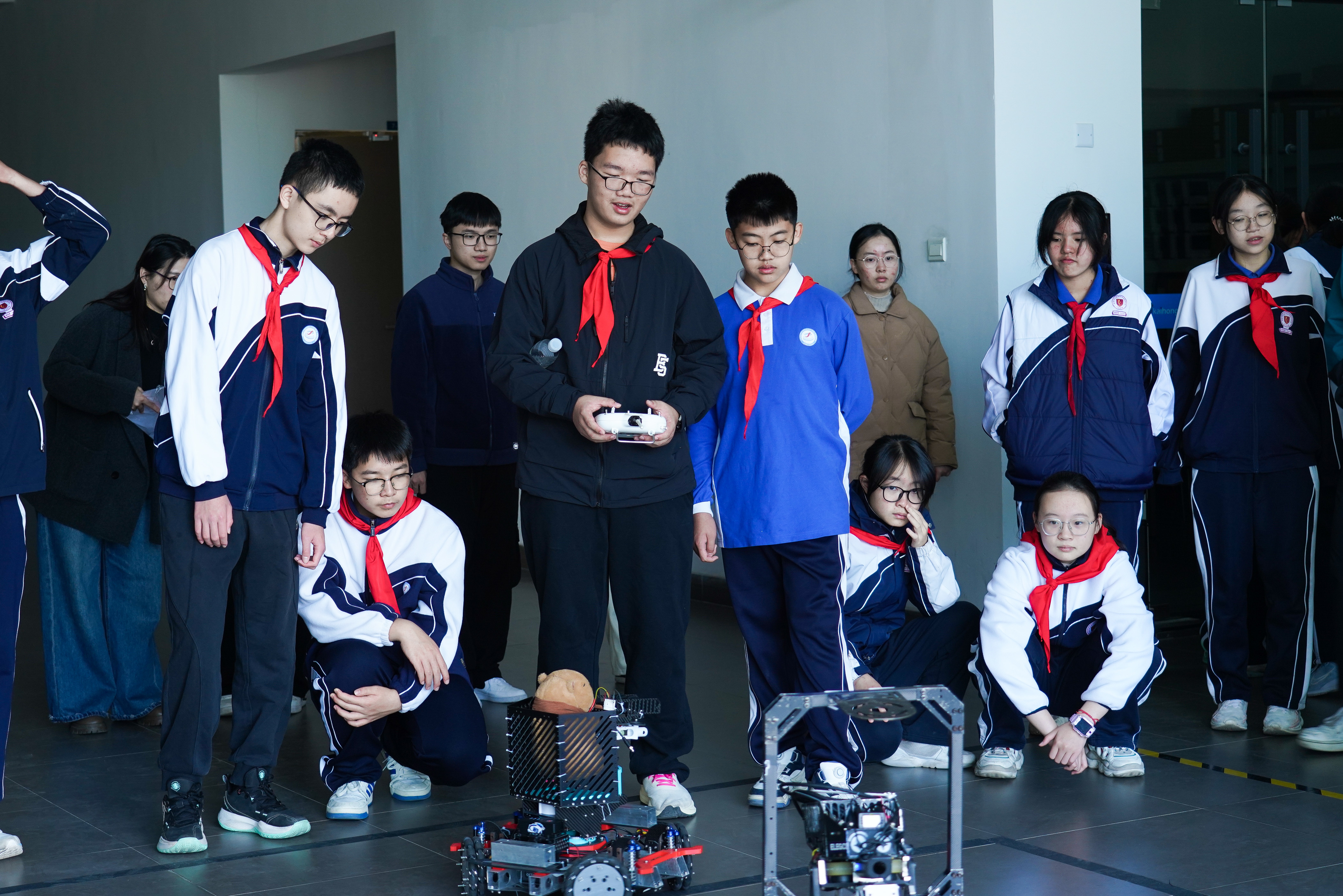 全市首发！龙岗青少年鸿蒙生态创新实践基地揭牌，科技育人再添新引擎～