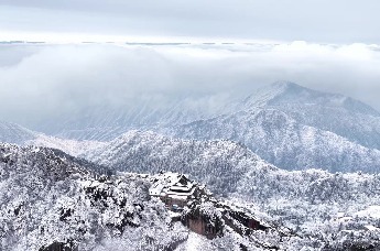 安徽池州九华山：雪后焕新颜 银装盛景迎游人