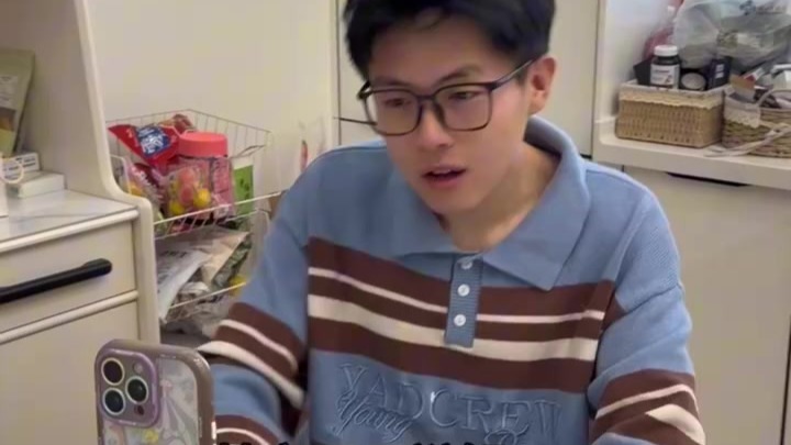 “到底有没有偷吃草莓？”弟弟与豆包的对话笑坏我了