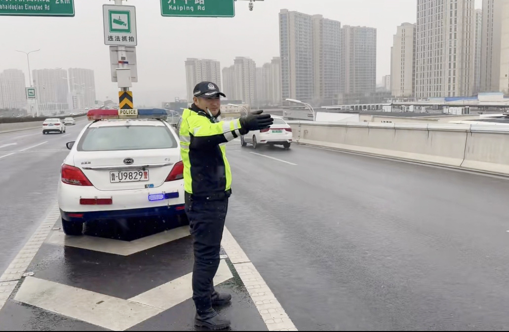 寒潮降雪来袭,青岛公安交管精准防控全力护航道路安全