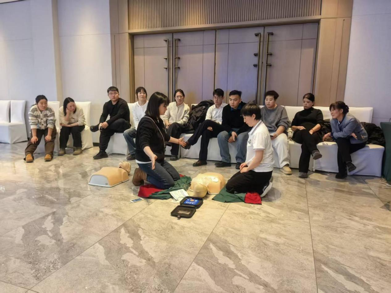 秦皇岛北戴河新区红十字会为渔岛温泉度假村开展心肺复苏取证培训
