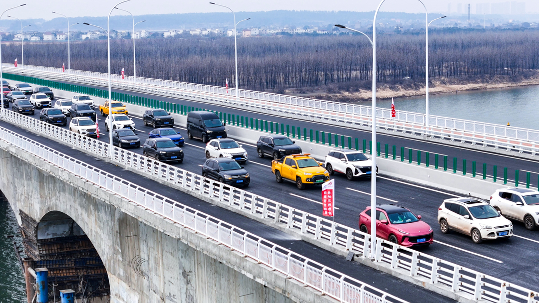 昌南大桥正式通车（邱金伟 摄）