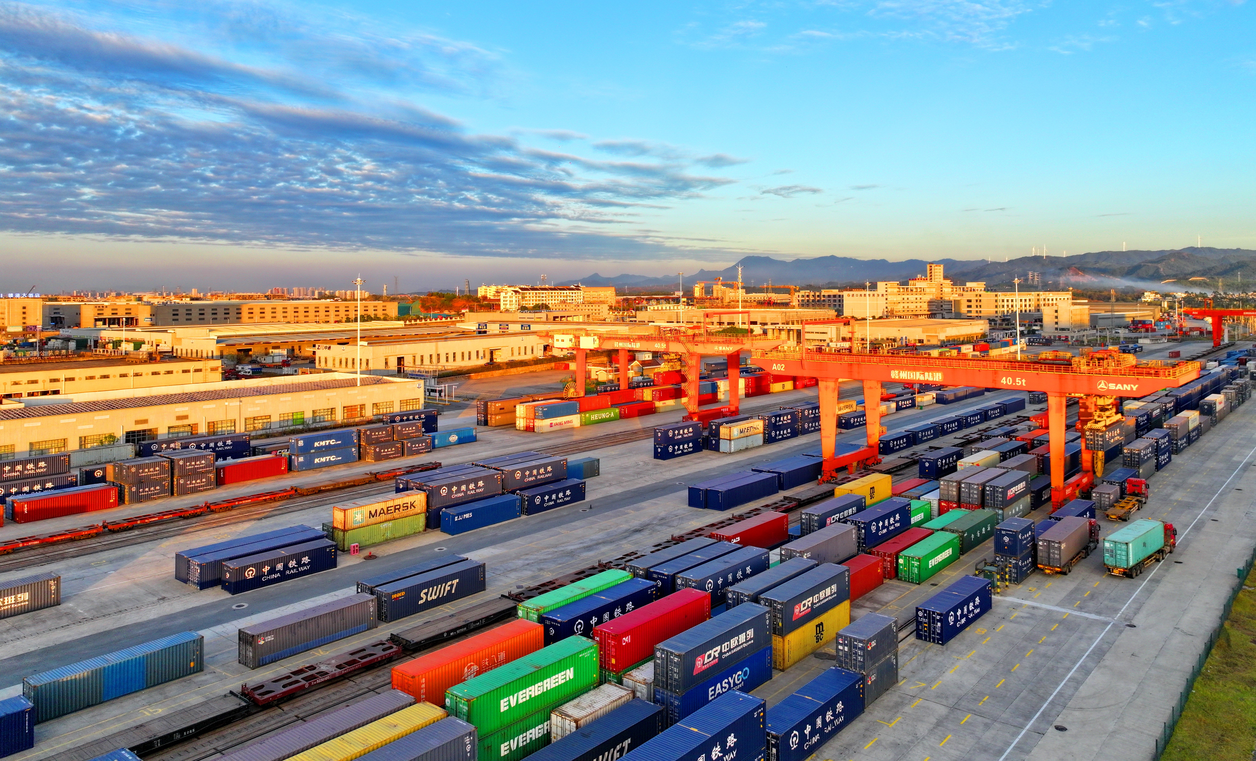 【对外开放】赣州国际陆港 朱海鹏 摄 (2).jpg