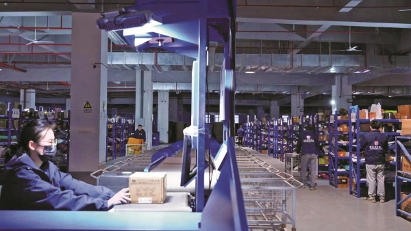 宁波跨境包裹快马加鞭“飞”全球