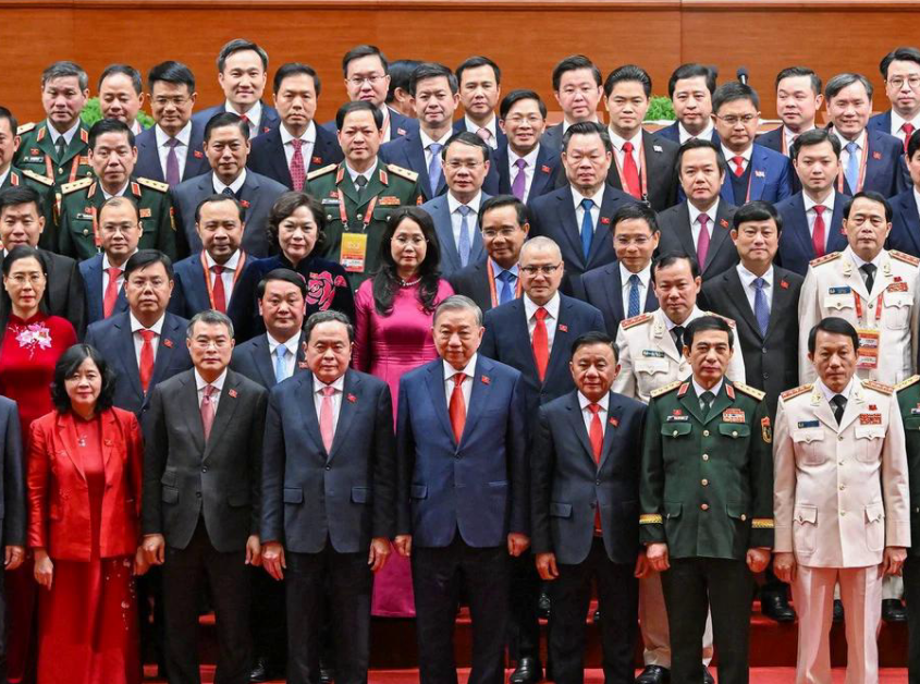 凤凰晚报|32岁程序员猝死后,“所有的荣誉都变成了垃圾”