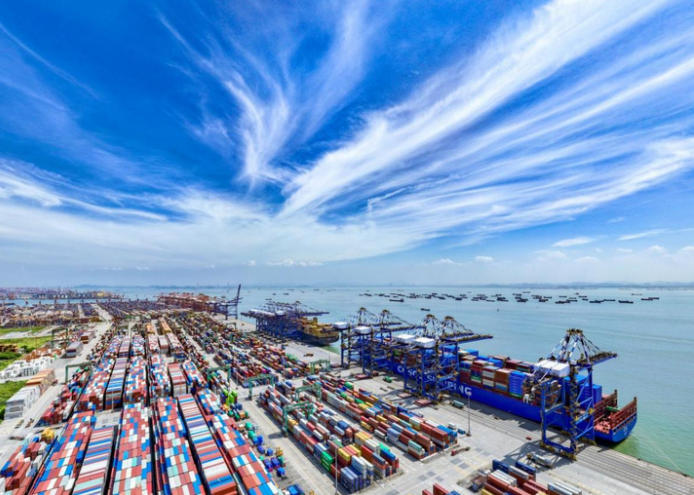 图：广州港集装箱码头