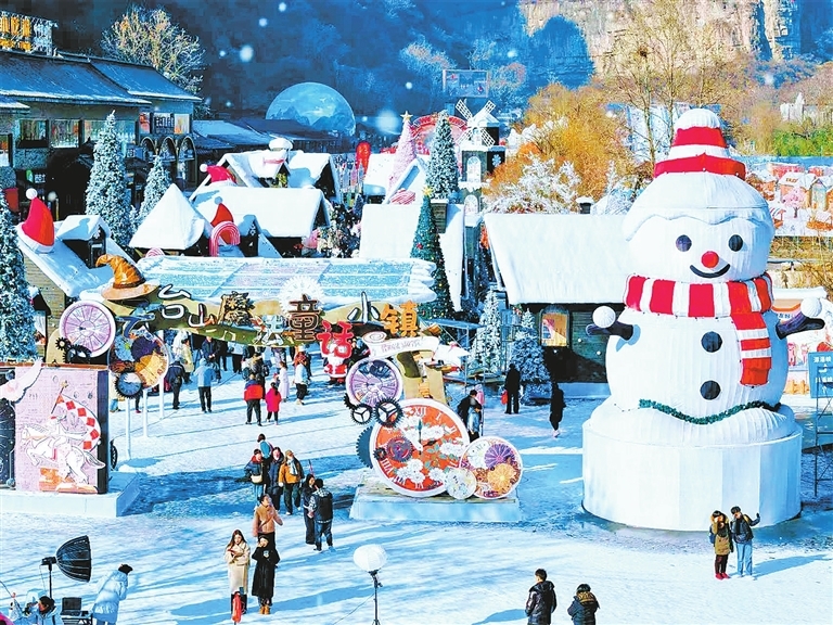 焦作云台山景区小寨沟广场魔法童话小镇。 郭浩杉 摄