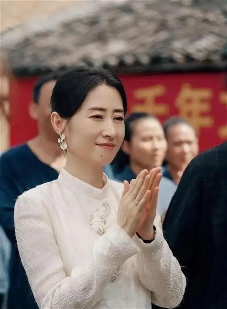 人民日报点名刘敏涛，释放两大信号，原来靳东一个字都没说错(图28)