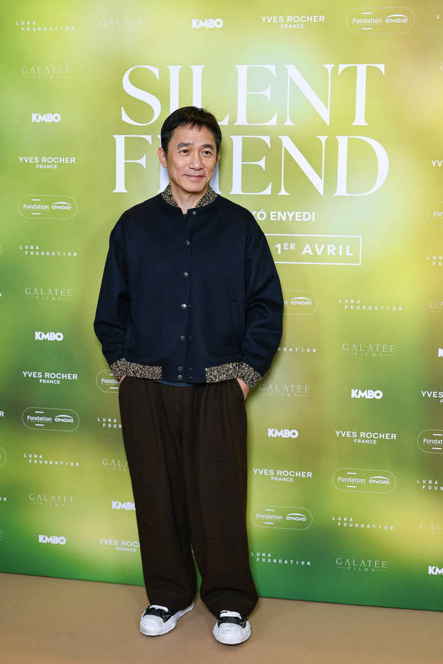 梁朝伟出席电影《寂静的朋友》首映式。