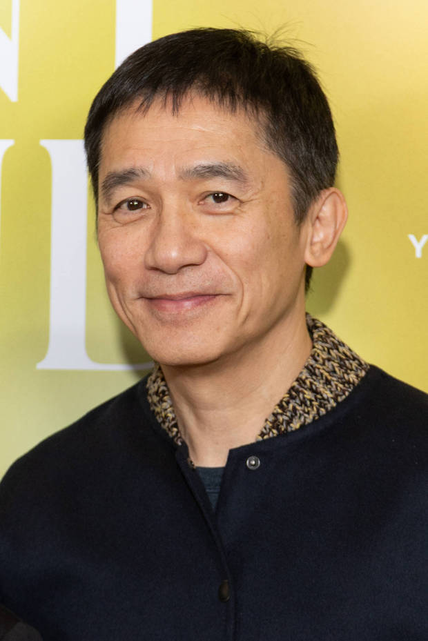 搜狐娱乐讯 （视觉中国/图）法国当地时间2026年1月19日，梁朝伟和伊尔蒂科&middot;茵叶蒂在巴黎出席电影《寂静的朋友》首映式。该片由梁朝伟、蕾雅&middot;赛杜主演，伊尔蒂科&middot;茵叶蒂执导，曾在威尼斯电影节压轴亮相，并入围了第82届威尼斯电影节的主竞赛单元，角逐金狮奖。