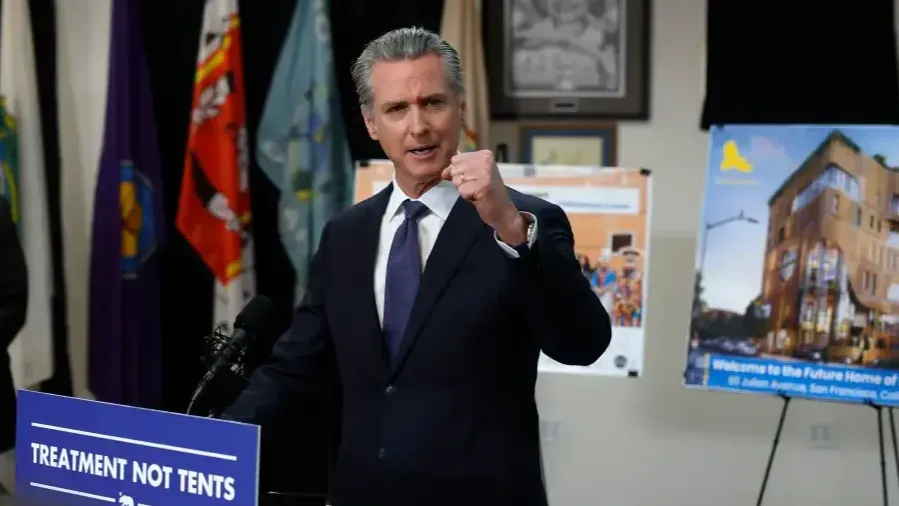 加州州长:特朗普就像霸王龙,你要么跟他交配,要么被他吞噬