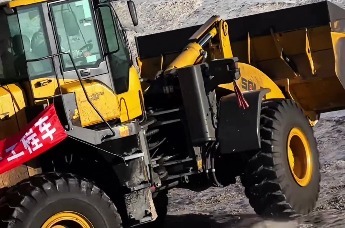 50铲车挑战内蒙古冰锅 直接出锅 不要太丝滑