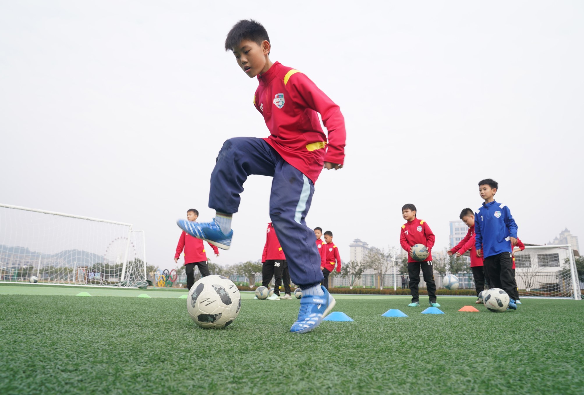 从课堂到赛场，新余积极推广青少年校园足球运动