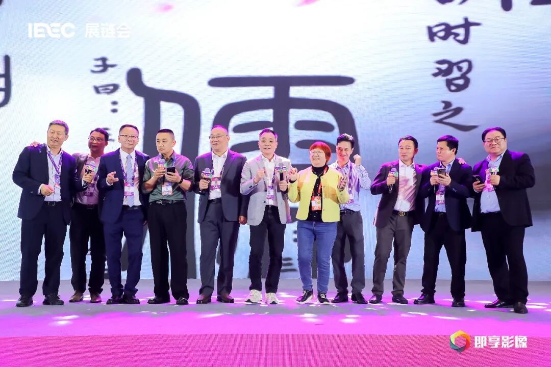 节目丰富、气氛热烈的会展活动人自己的“春晚”。