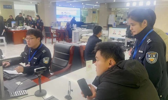 照片能给我吗？合肥一男子变更户籍信息时发现亡妻照片