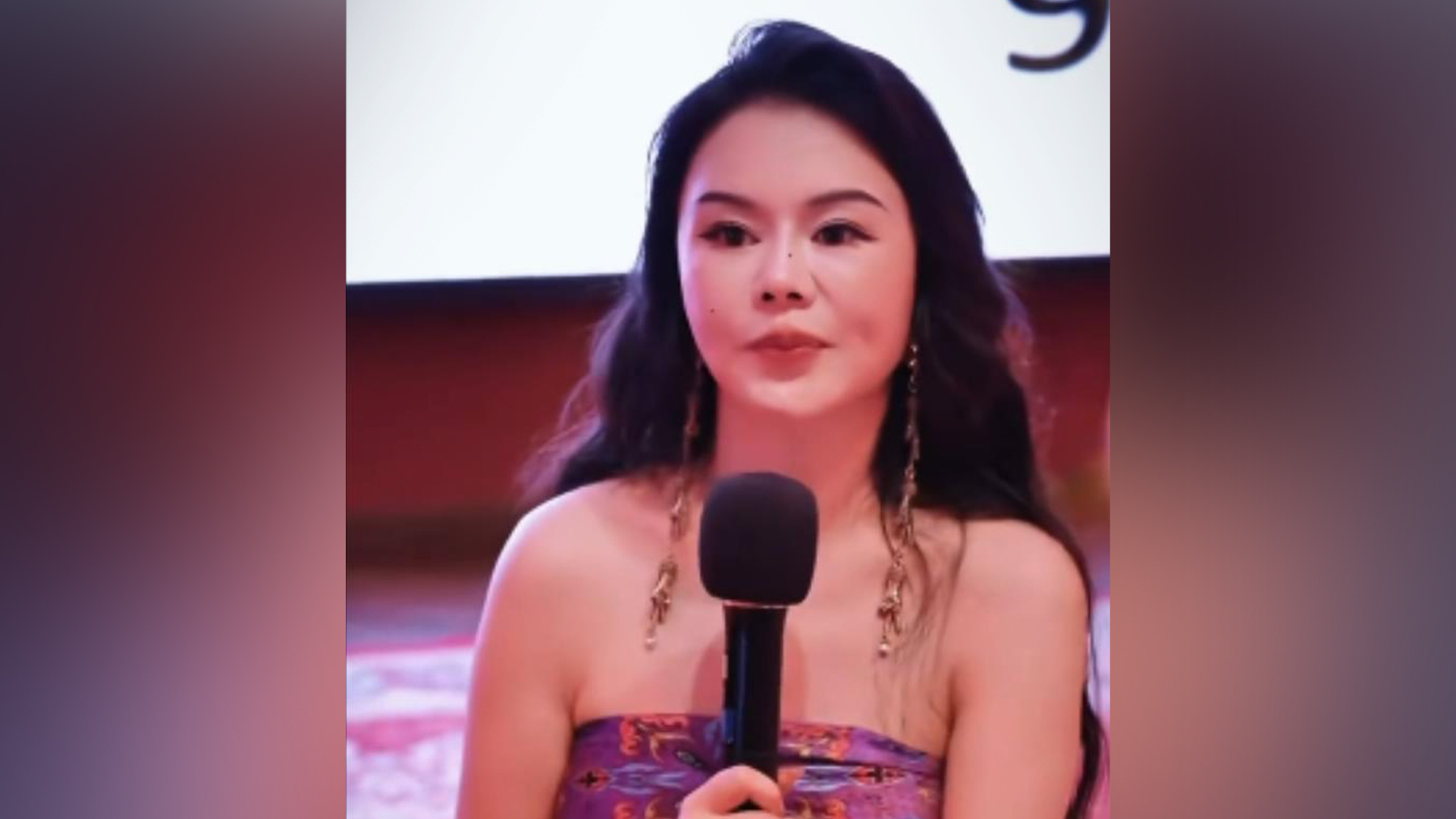 账号已私密！“眼神给出去”网红自称“性商教母”，教学如何撒娇、吸引异性，付费课收入超2400万