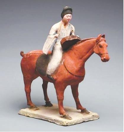 天祝县唐吐谷浑喜王墓出土的骑马击鼓俑　本版图片均为资料图