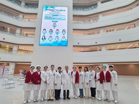 （开诊当天义诊活动合影）