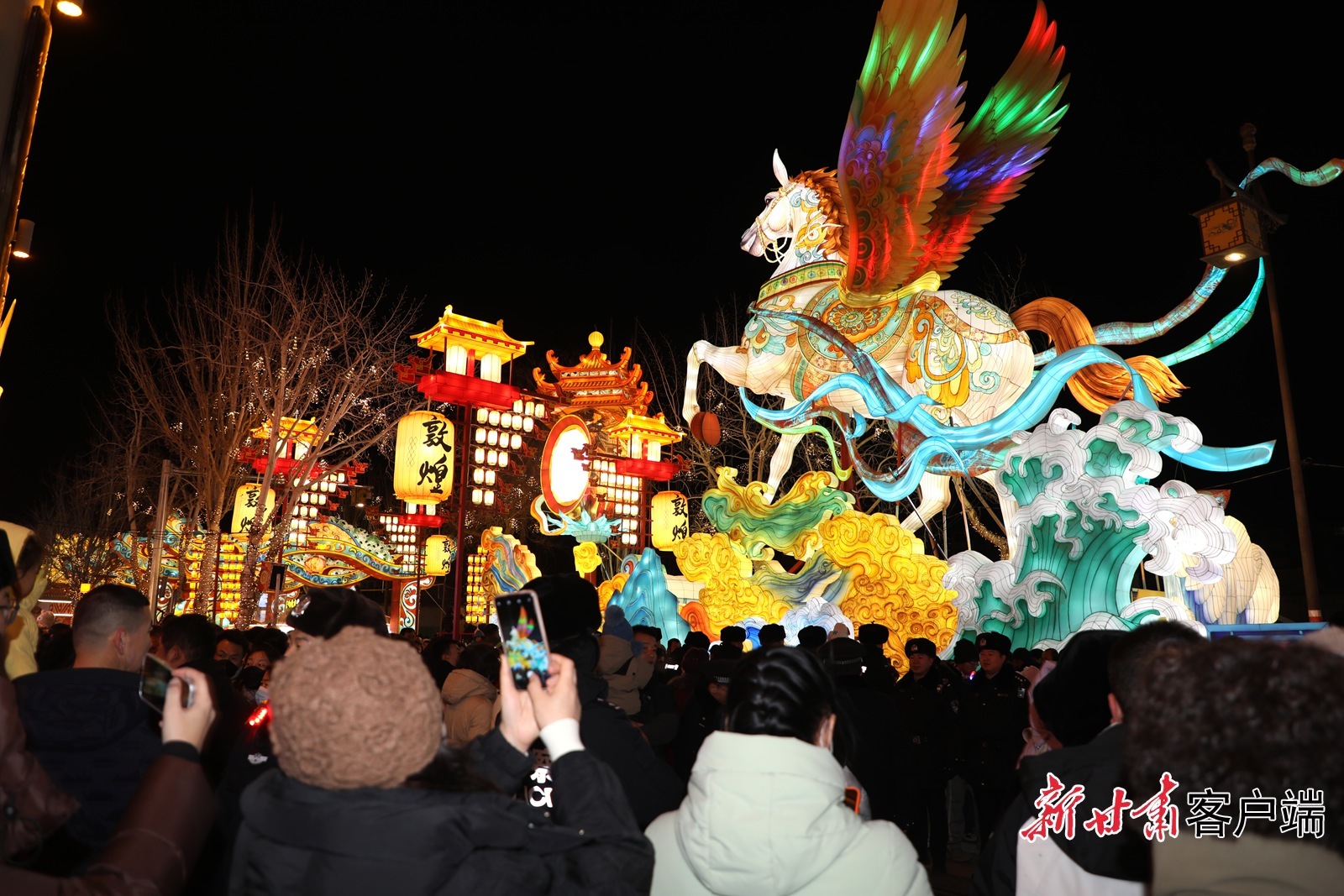 “霓裳逐月・翼马乐宴”灯组
