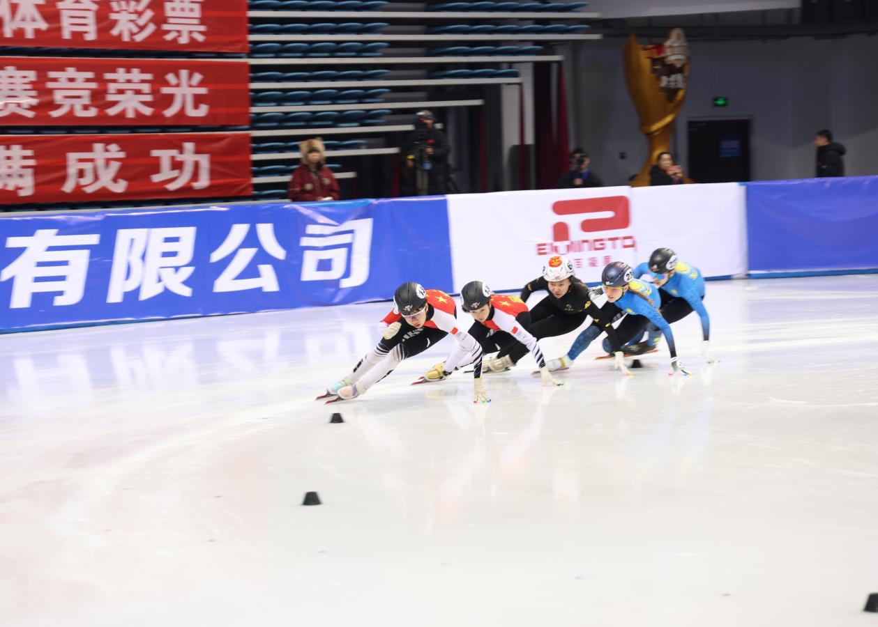 张求是 摄 U15女子1500米半决赛