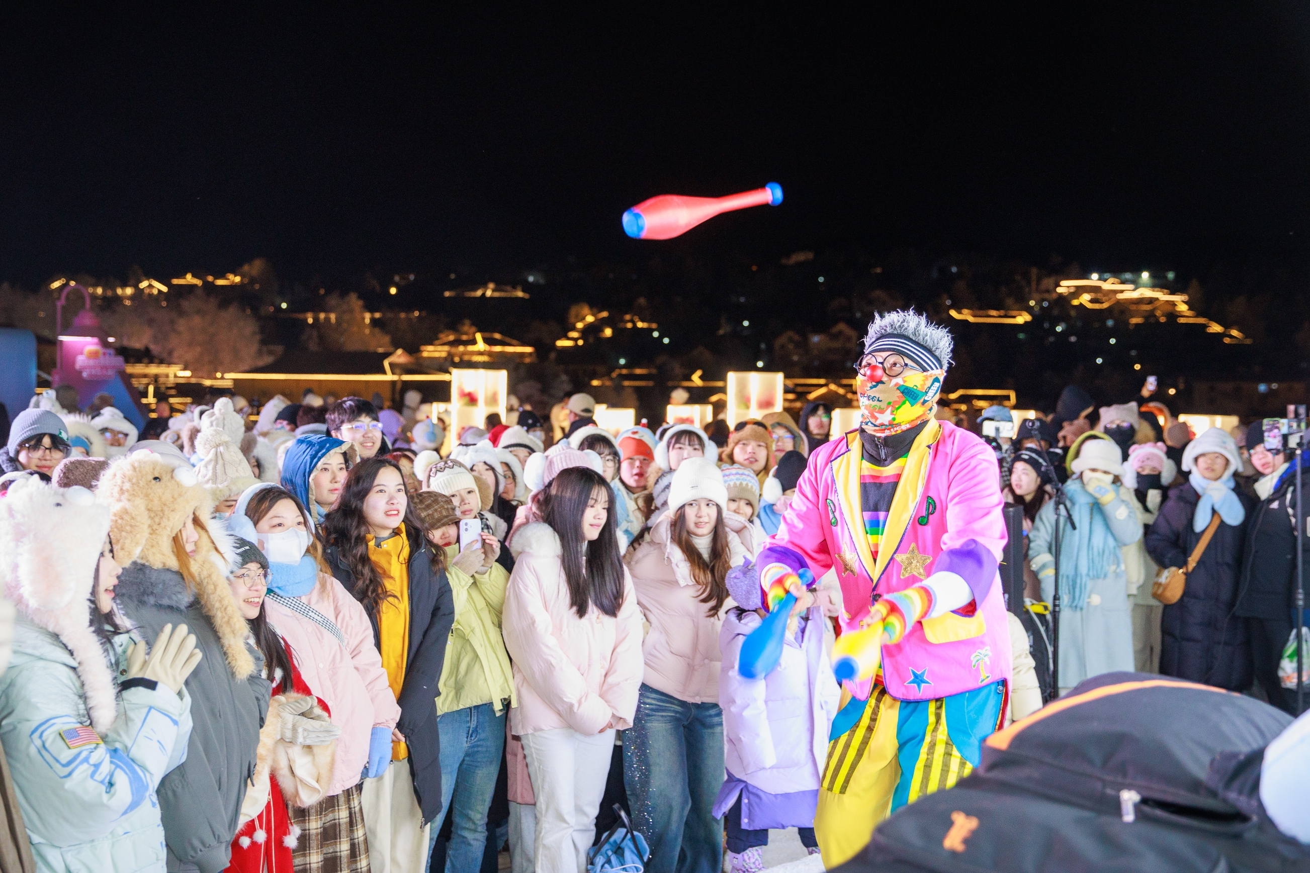 ▲1月21日，牯岭街心公园各类表演上阵，现场一片欢腾的景象。