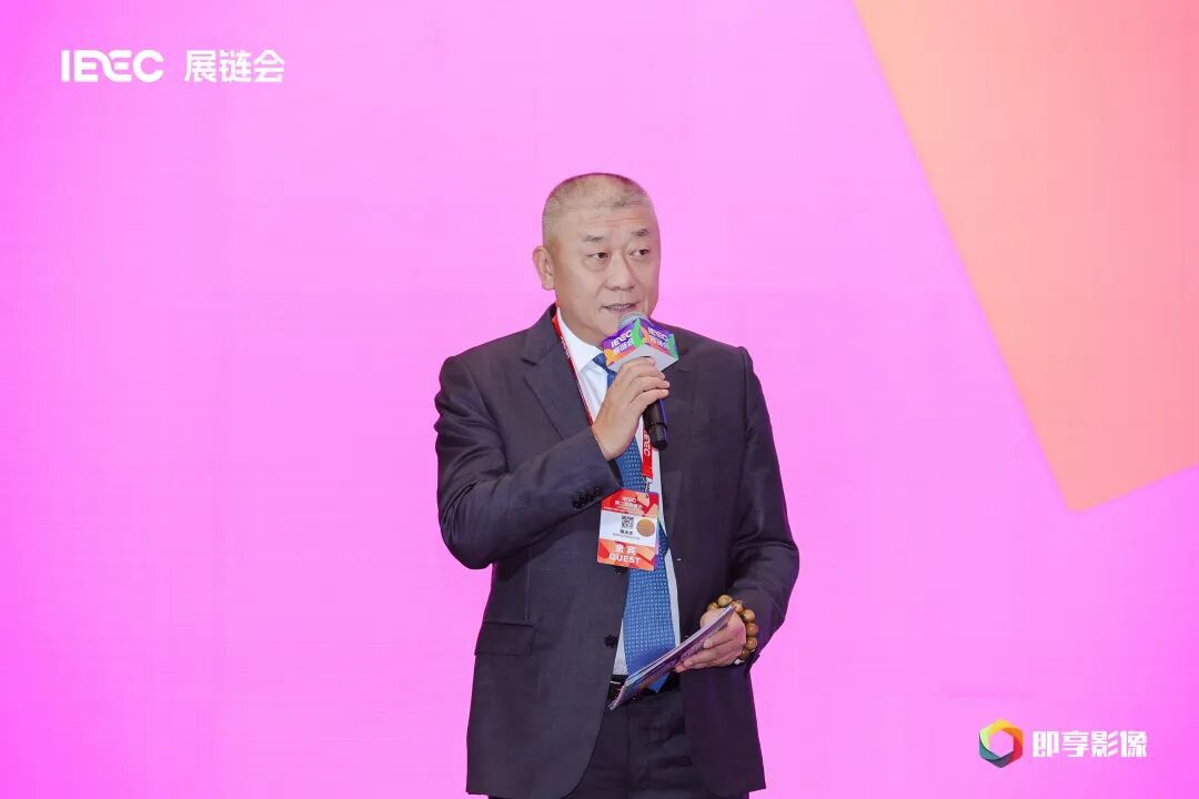 深圳市会议展览业协会会长蒋承文主持开幕式。