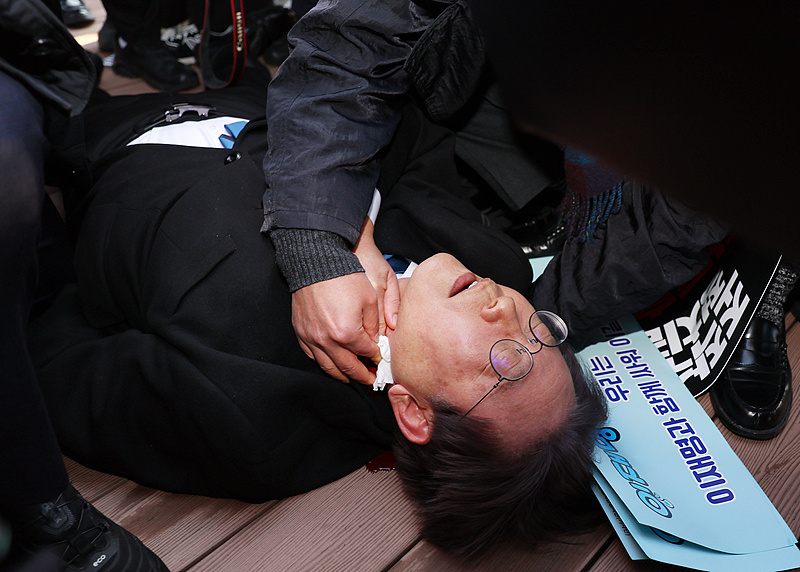 △2024年1月,李在明遭袭击。