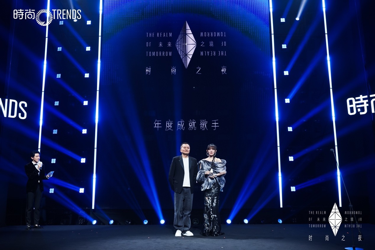 年度成就歌手 萨顶顶