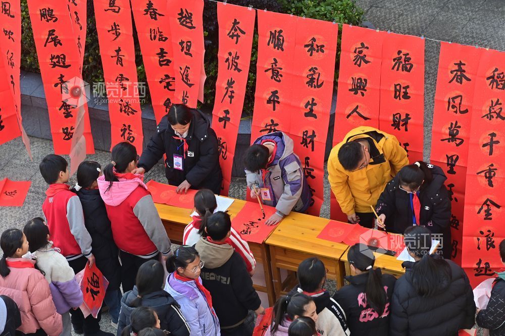 江西万载:书法送“福”迎新年(图)