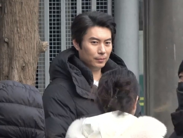 艾伦现身2026央视春晚首次联排。