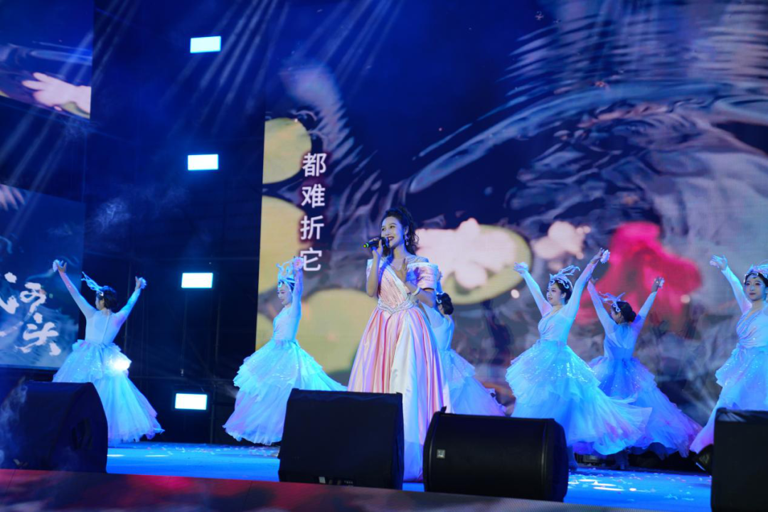 △歌曲《河头有朵花》