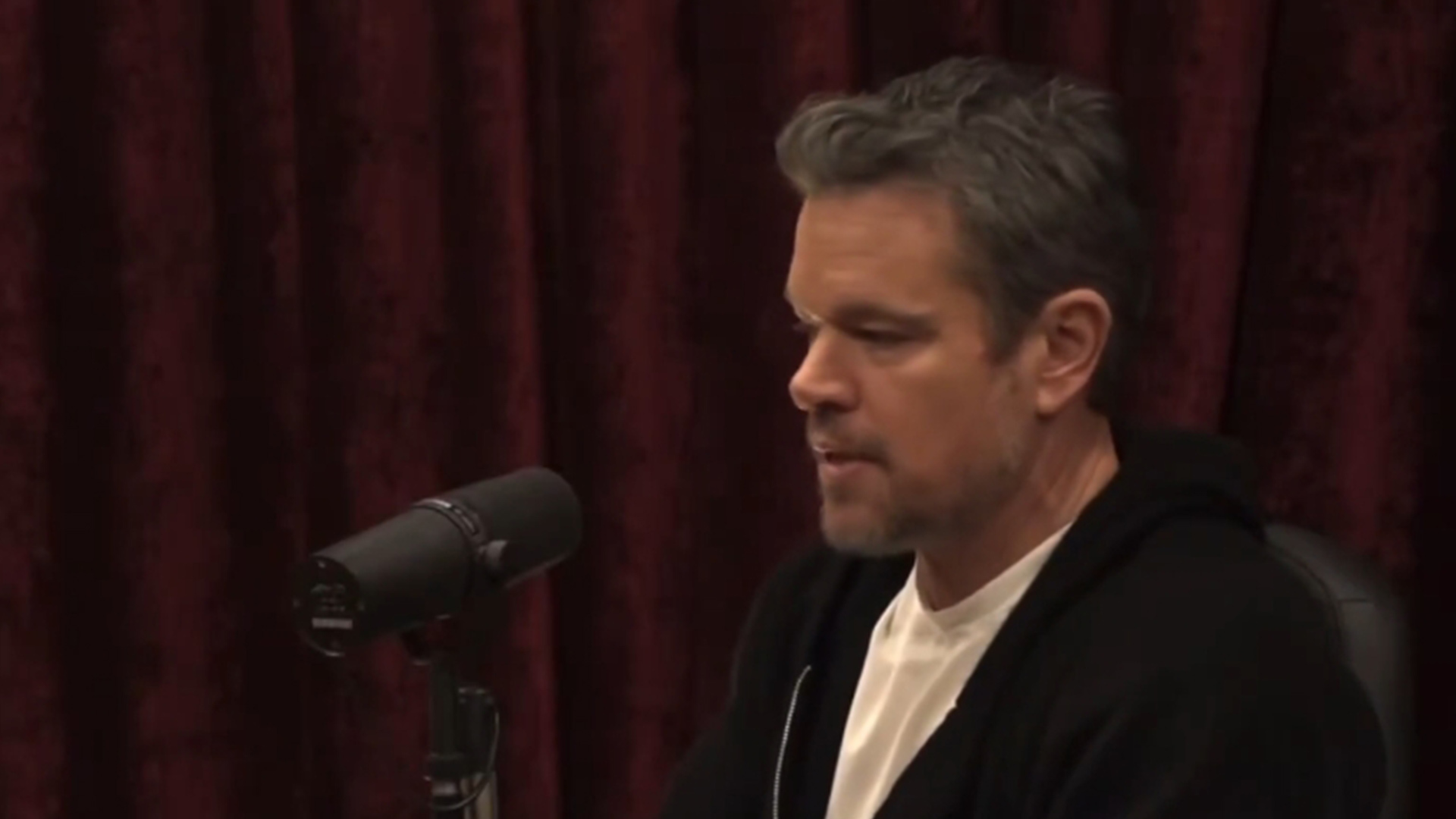 马特•达蒙吐槽当下影视行业现状：观众注意力被碎片化，“传统电影三幕剧，高潮在结尾，现在开场五分钟必须有大场面才能留住观众”