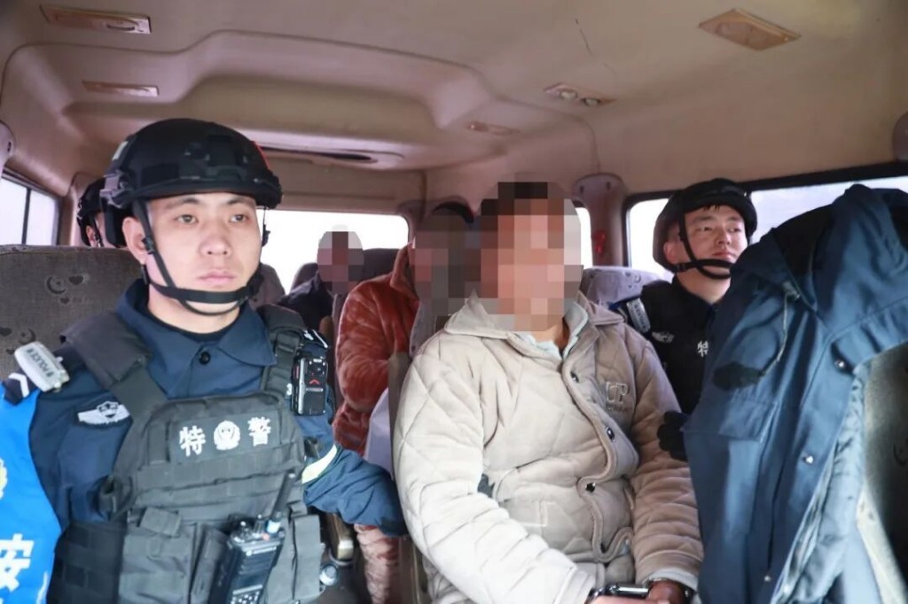 犯罪嫌疑人被押解回兰