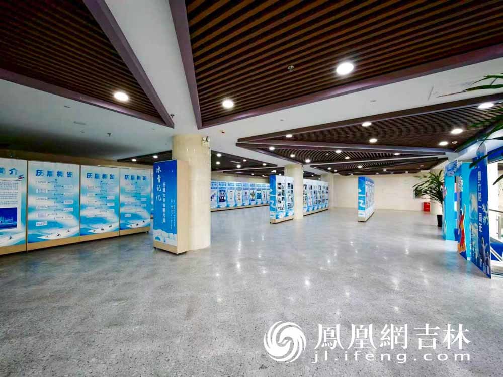 历届大冬会图片展亮相，冰雪回响共赴2027长春青春之约