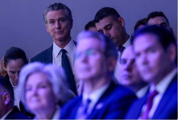 全文丨特朗普达沃斯猛烈抨击北约、欧洲:他们不感激美国所做的一切;他们对自己所做的事太可怕了,他们在毁灭自己