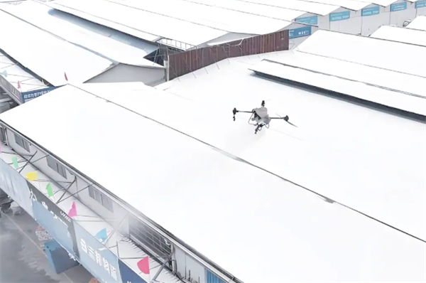 无人机除雪生意火爆 蔬菜大棚需求急剧上升
