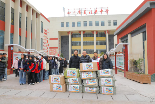北仑40万元爱心物资温暖美姑学子