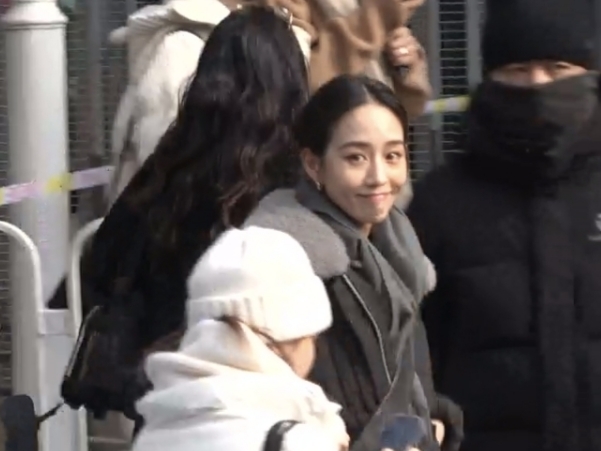 张钧甯现身2026央视春晚首次联排，笑起来好有气质。