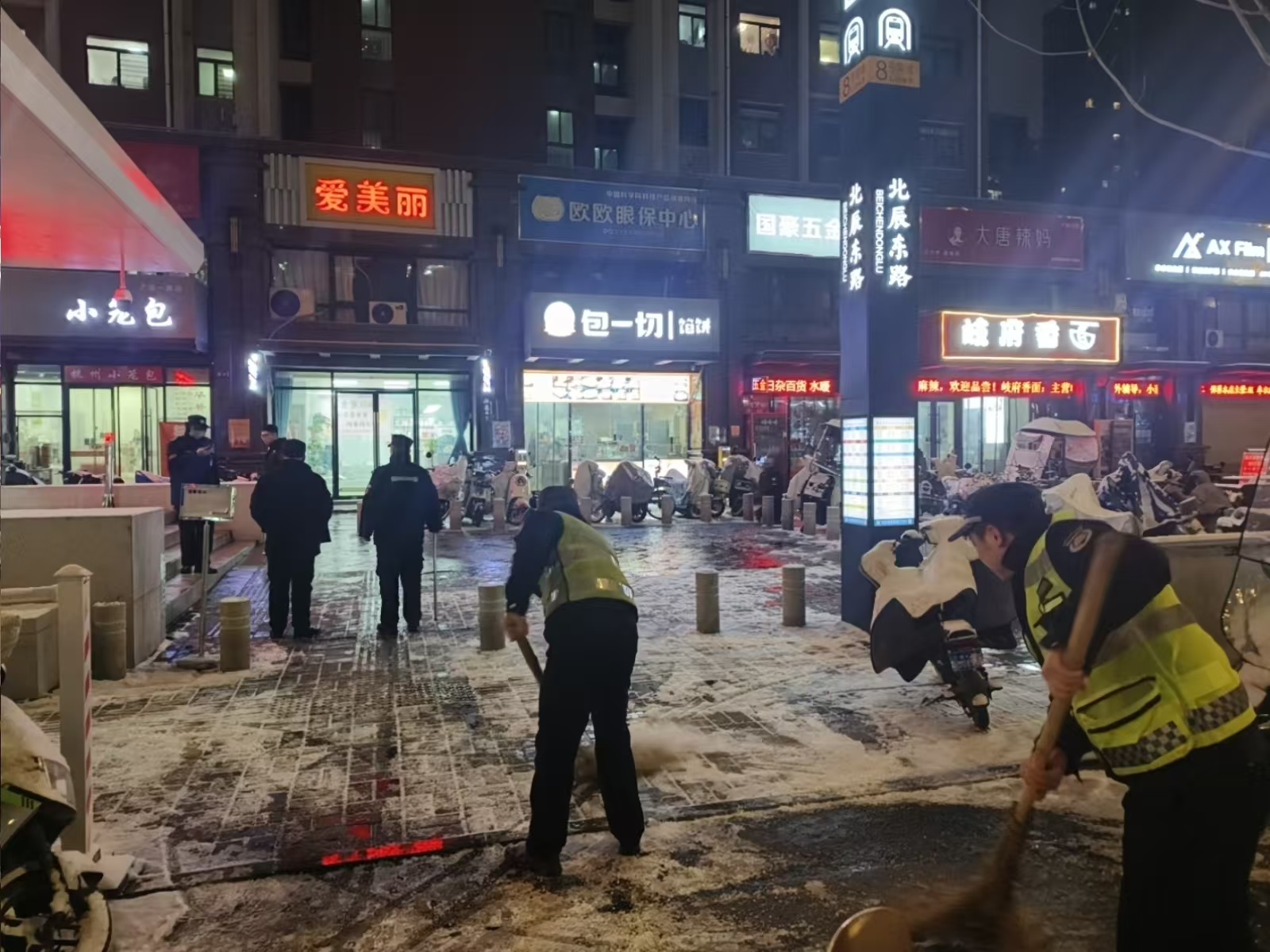 以雪为令显担当 通力协作护民生——浐灞国际港高效应对低温雨雪天气