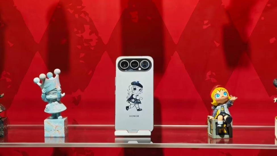 荣耀与泡泡玛特推出首款全机定制潮玩手机，售价4499元