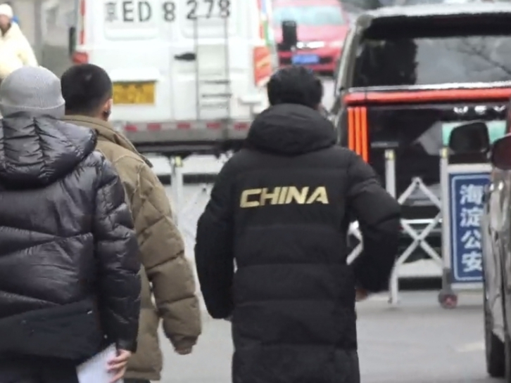 曾毅现身2026央视春晚首次联排。