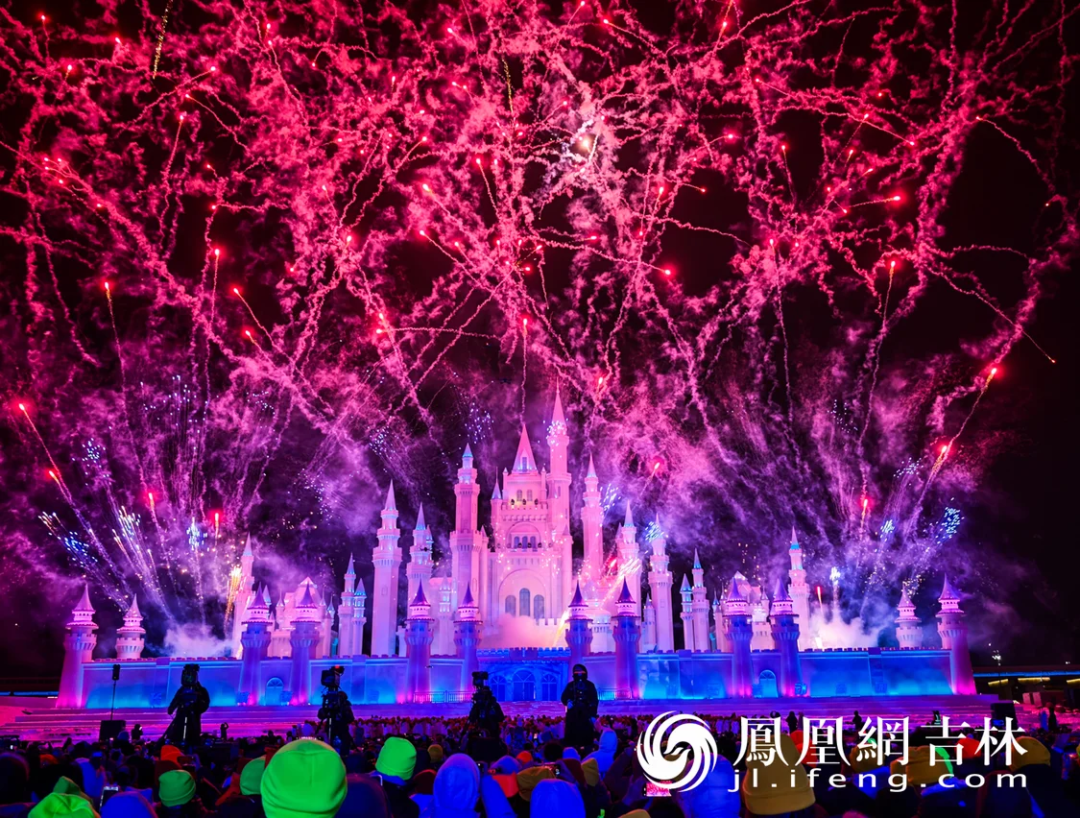 长春肆季南河粉雪嘉年华。