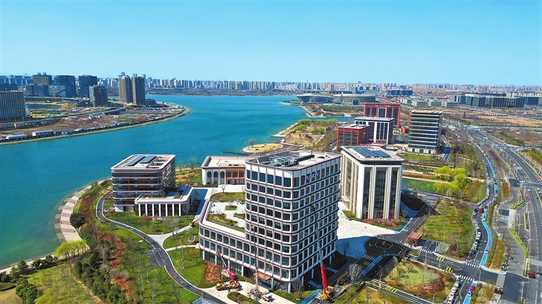 图① 超聚变郑州北龙湖基地。记者 王延辉 摄