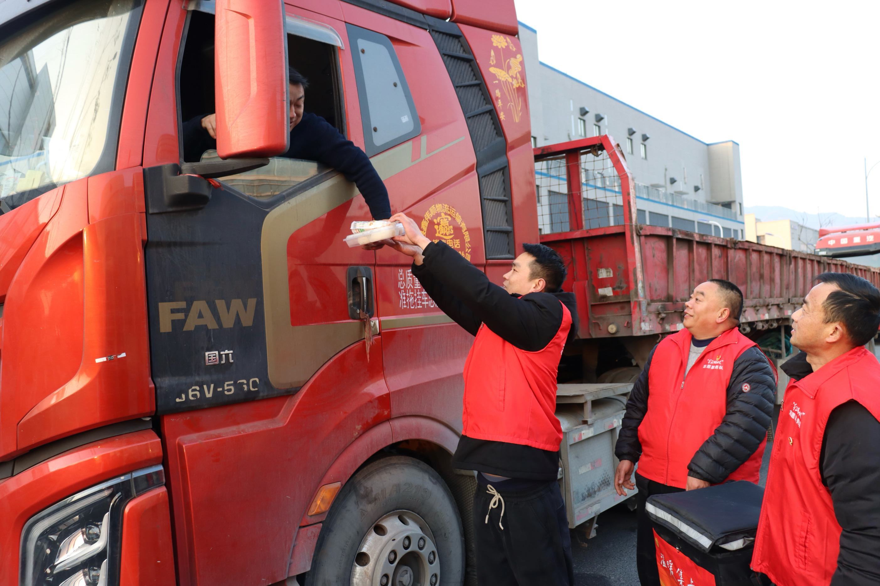 2万份免费早餐 14年温暖约定 工会冬日行动叩开集卡司机心门