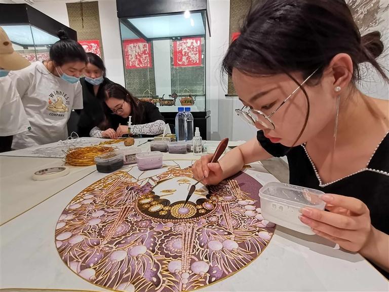 精品非遗项目掐丝珐琅精雕细琢