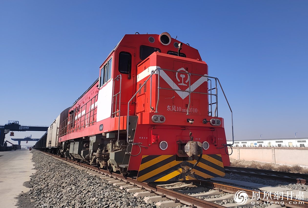 “35吨高箱”氧化铝专列抵达兰州新区中川北站物流园　兰州新区商投集团供图