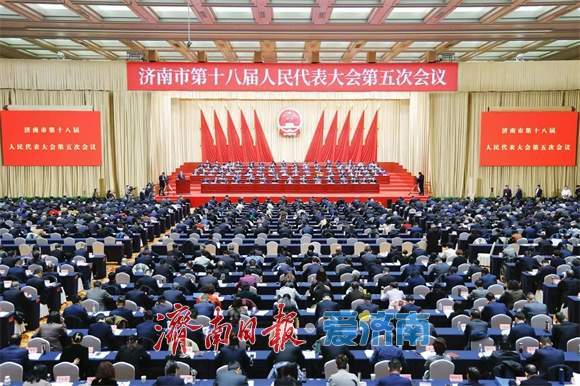 市十八届人大五次会议开幕 韩金峰主持 于海田作政府工作报告 刘强雷杰孙开连杨峰在主席台就座