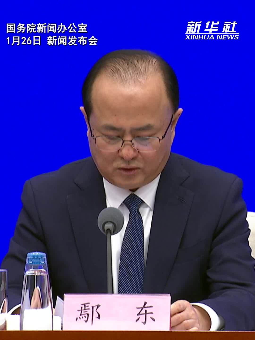 2025年我国社会消费品零售总额首次突破50万亿元