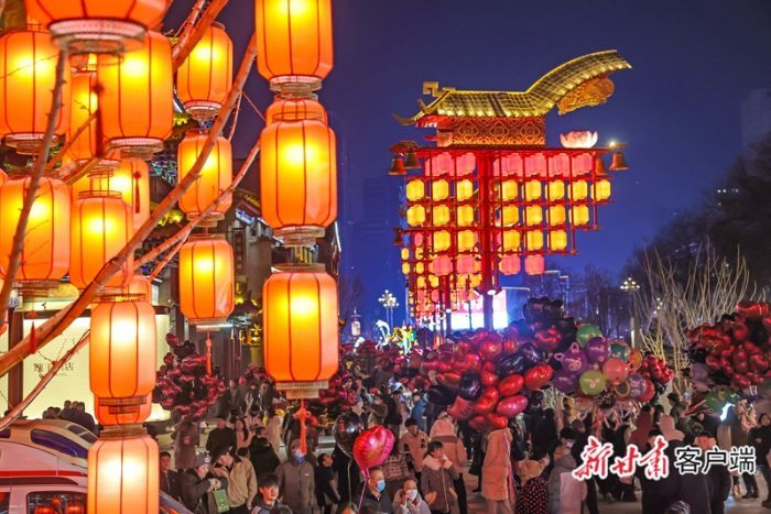 热闹的兰州老街　新甘肃&middot;甘肃日报记者　田蹊　摄