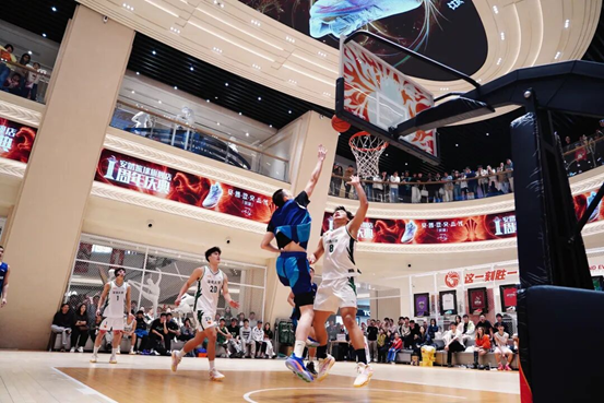 深圳龙华润庆翔联合安踏旗舰店举办三人篮球交流活动